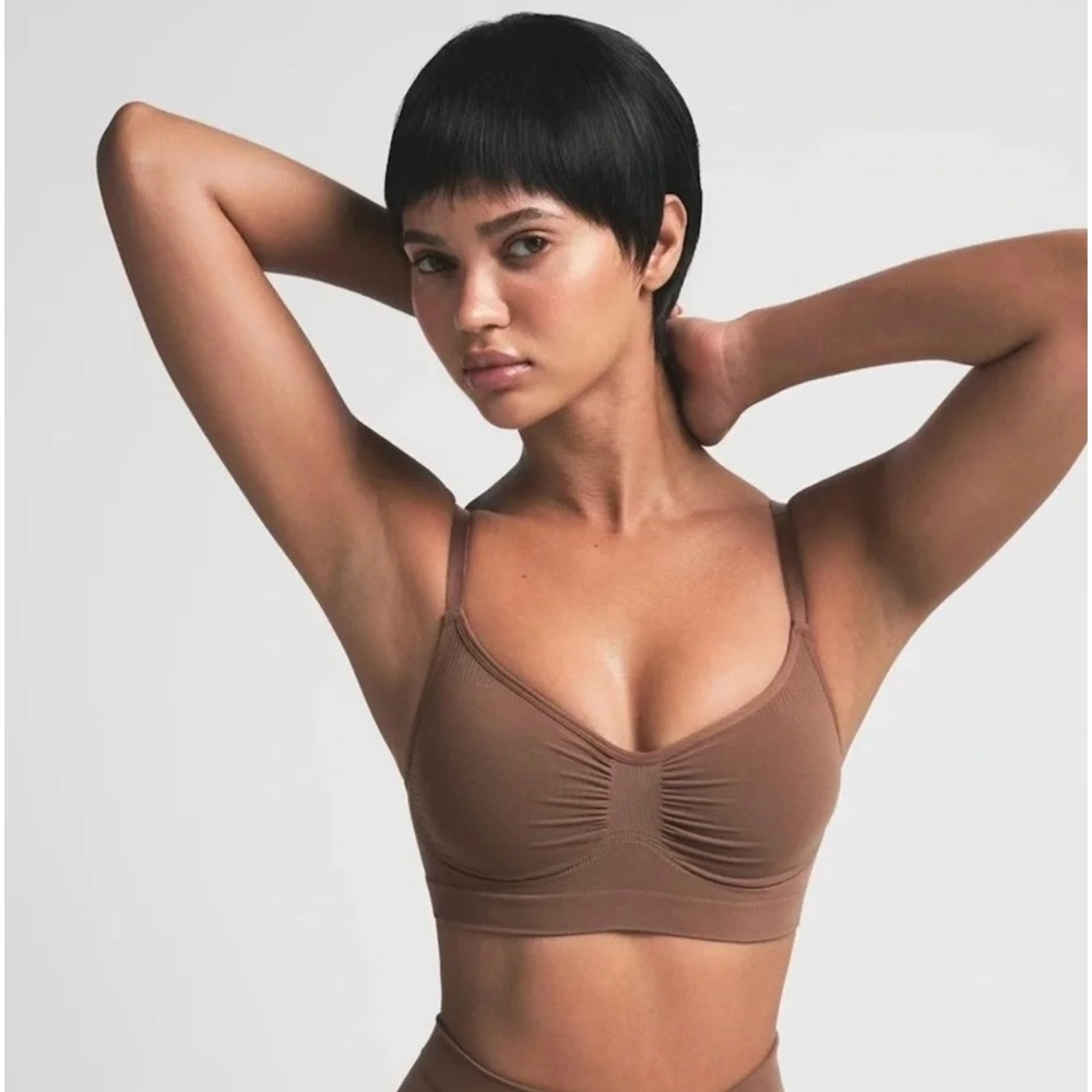 SKIMS NWOT Seamless Sculpt Bralette - Size Medium